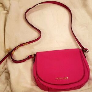 Michael Kors pink leather crossbody messenger bag w keyed adjustable strap